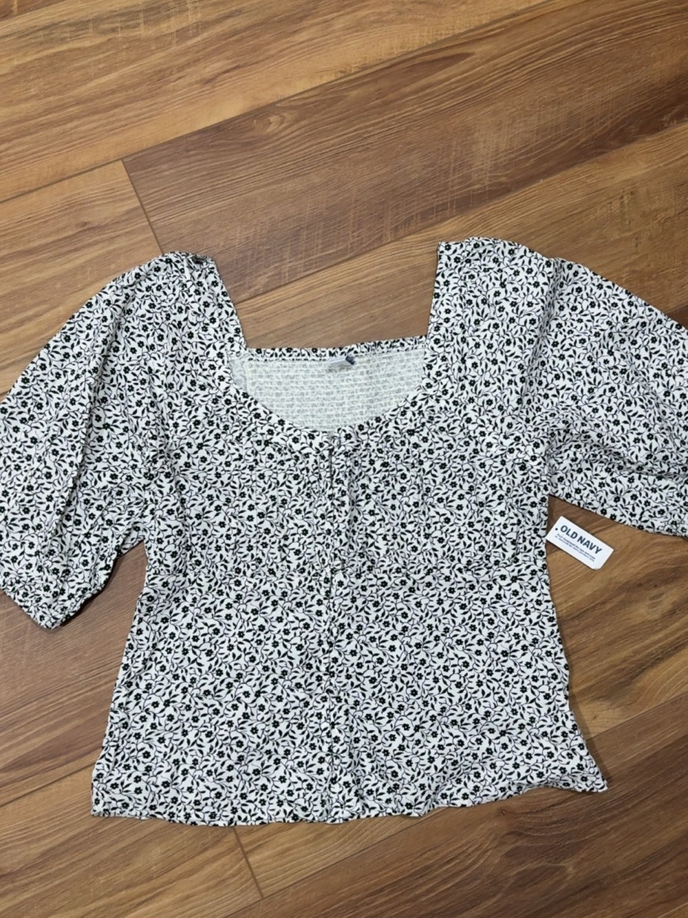 Old Navy Black & White Floral Square-Neck Puff Sleeve Blouse